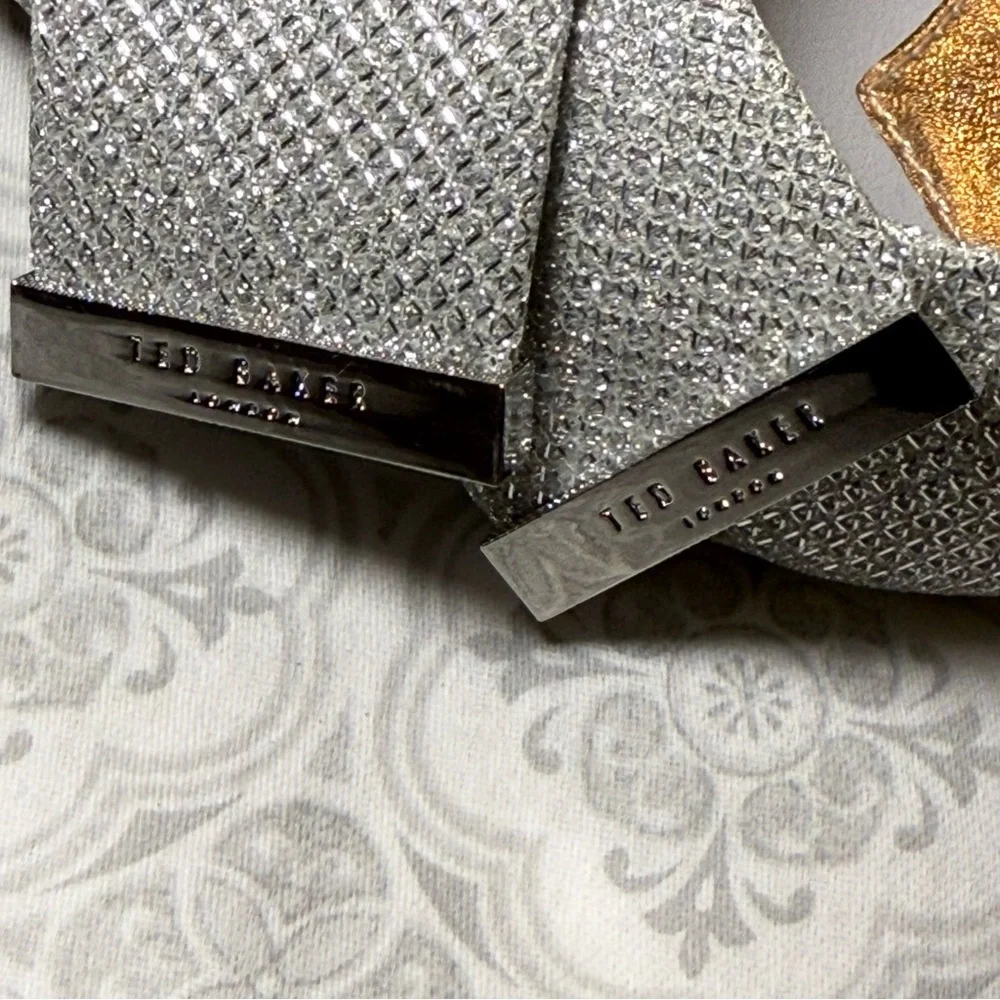 Ted Baker London Lurex Bow Pointed Toe Pumps Sz 39 Silver Glitter Heels